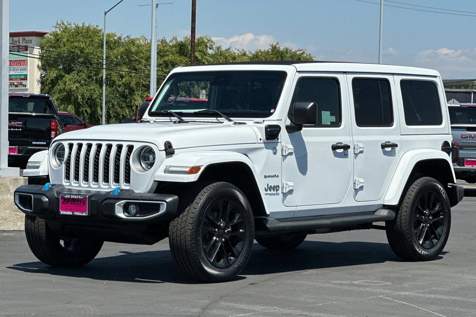 Used 2022 Jeep Wrangler Unlimited Sahara w/ Safety Group AWD/4WD image 9