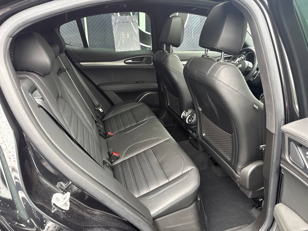 Used 2023 Alfa Romeo Stelvio Veloce AWD/4WD image 59