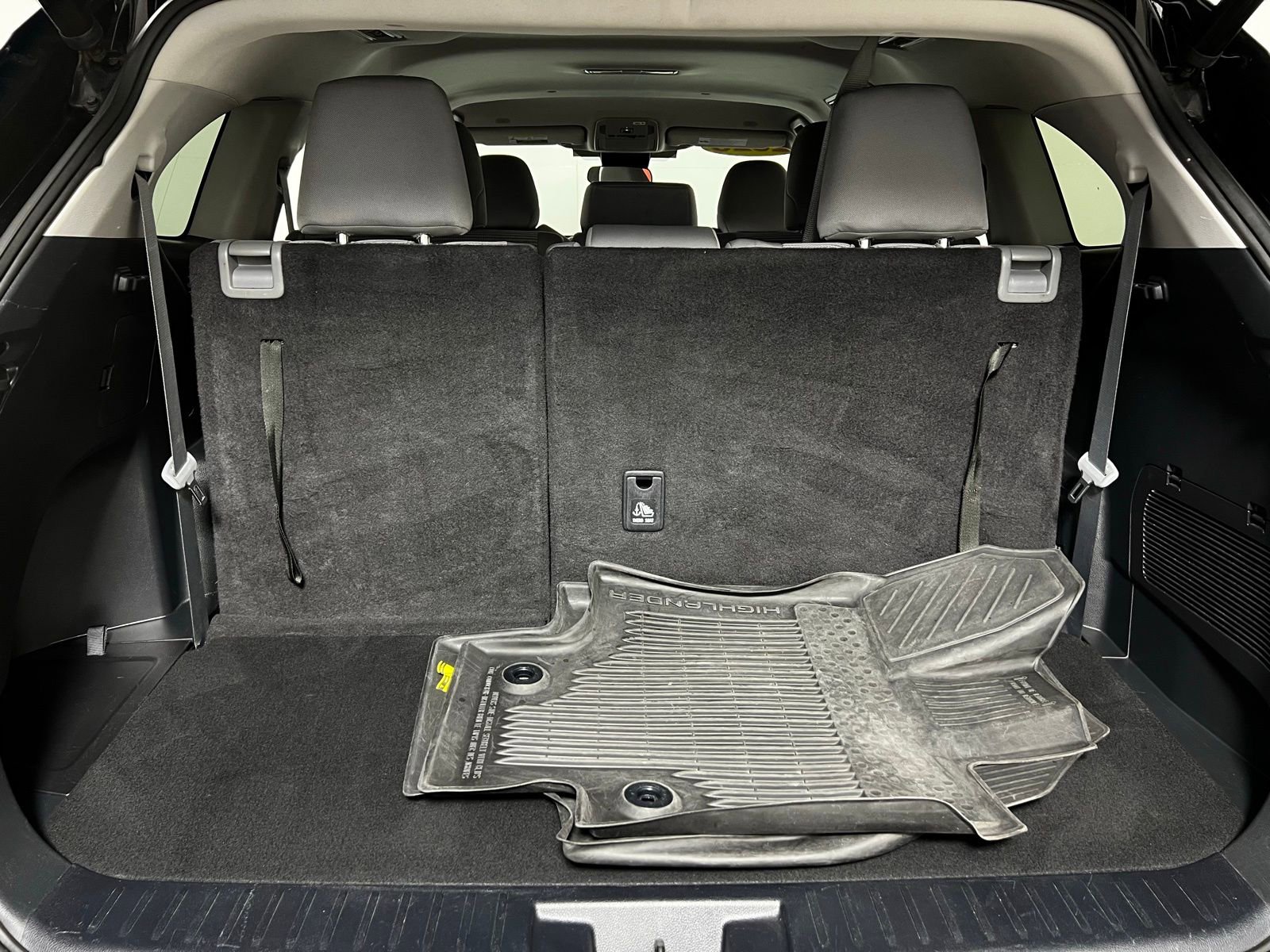 Certified 2023 Toyota Highlander LE image 24