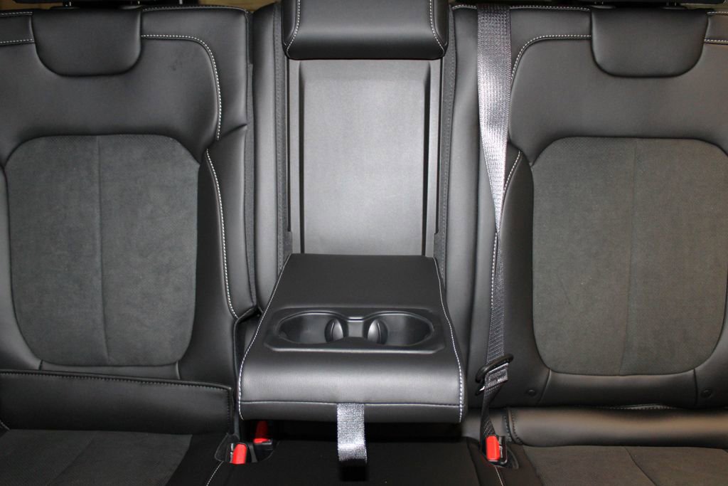 New 2025 Jeep Grand Cherokee Altitude image 28