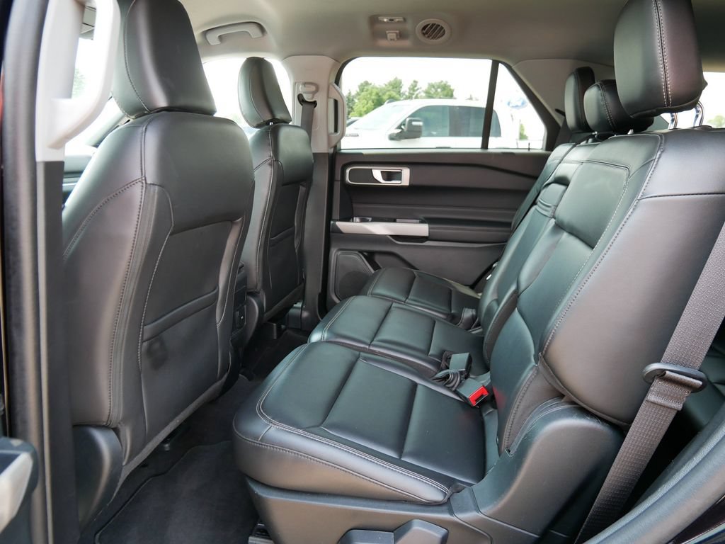 Used 2024 Ford Explorer XLT w/ Equipment Group 202A AWD/4WD image 10