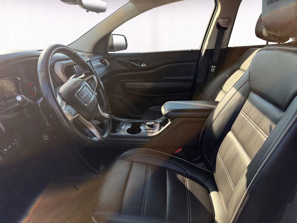 Used 2022 GMC Acadia Denali w/ Denali Technology Package image 9