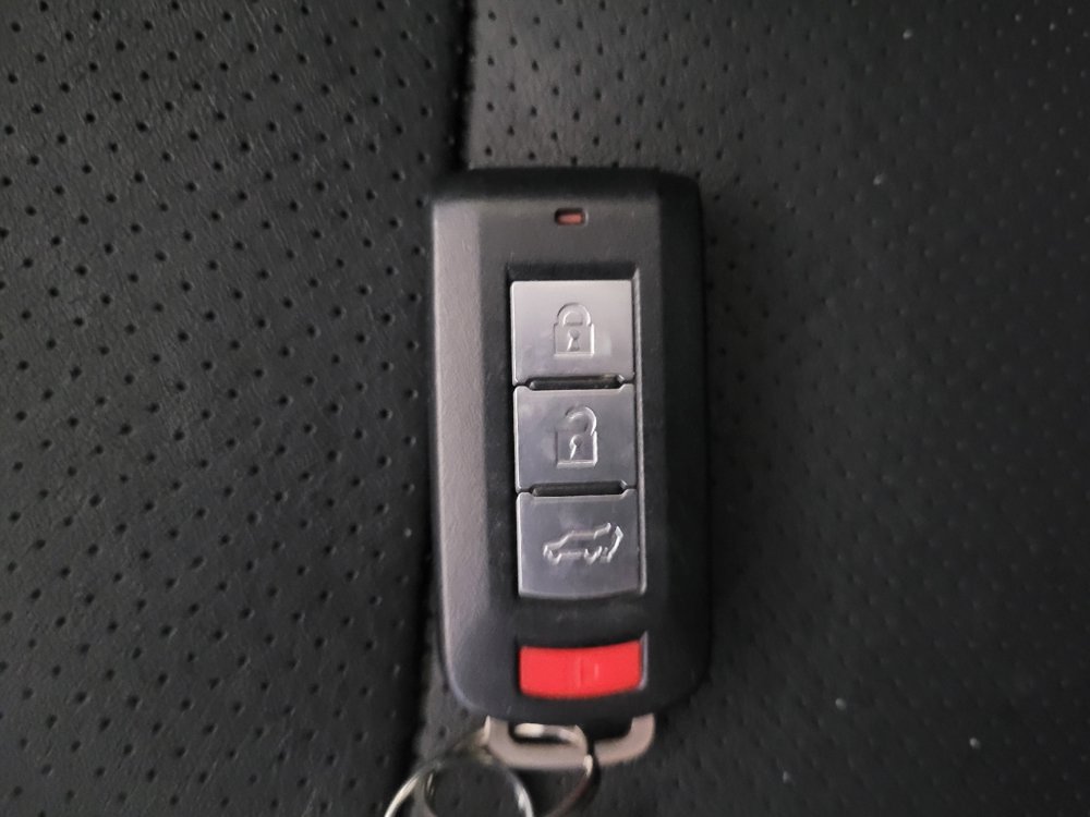 Used 2016 Mitsubishi Outlander SEL AWD/4WD image 32