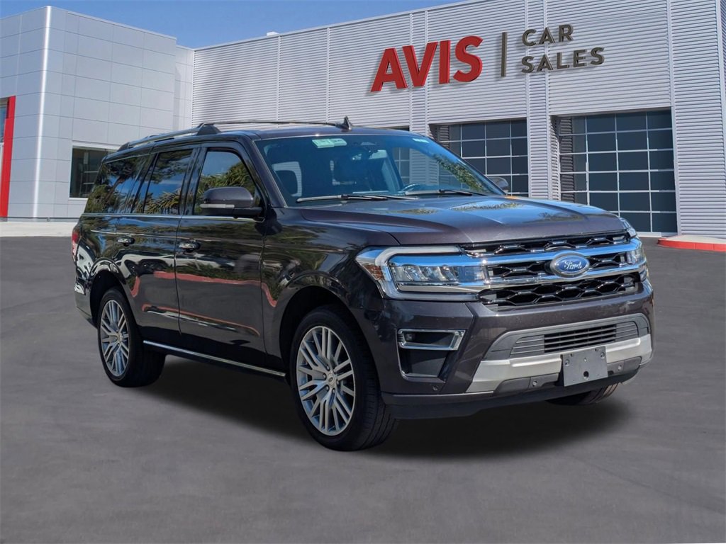 Used 2024 Ford Expedition Limited image 3
