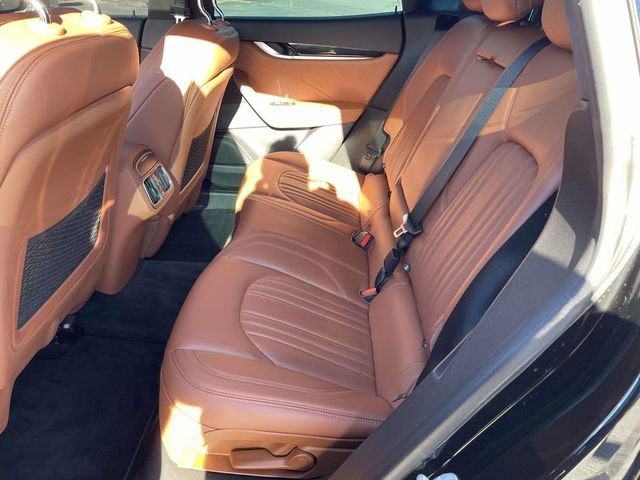 Used 2021 Maserati Levante image 12