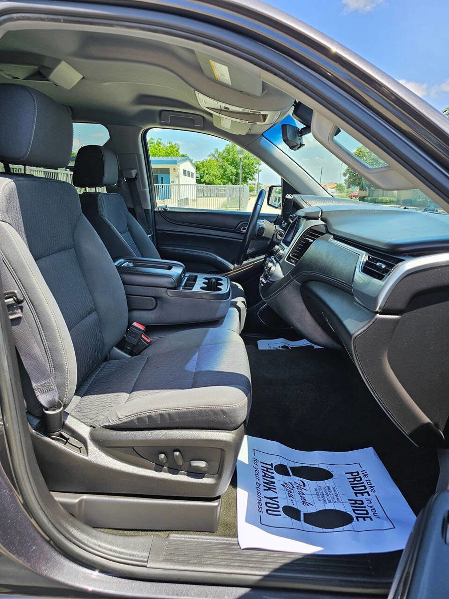 Used 2016 Chevrolet Suburban LS RWD image 12
