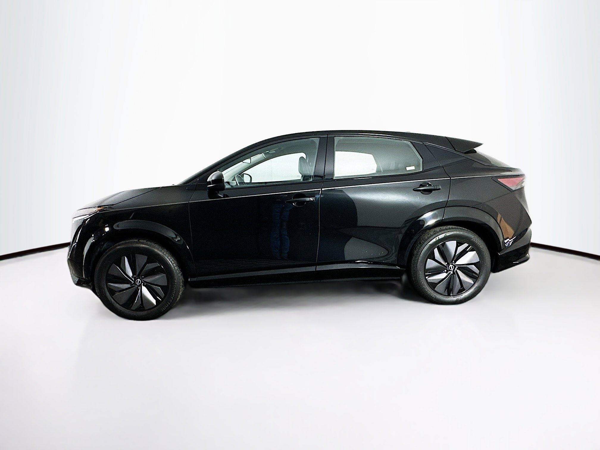 Used 2023 Nissan Ariya AWD image 4