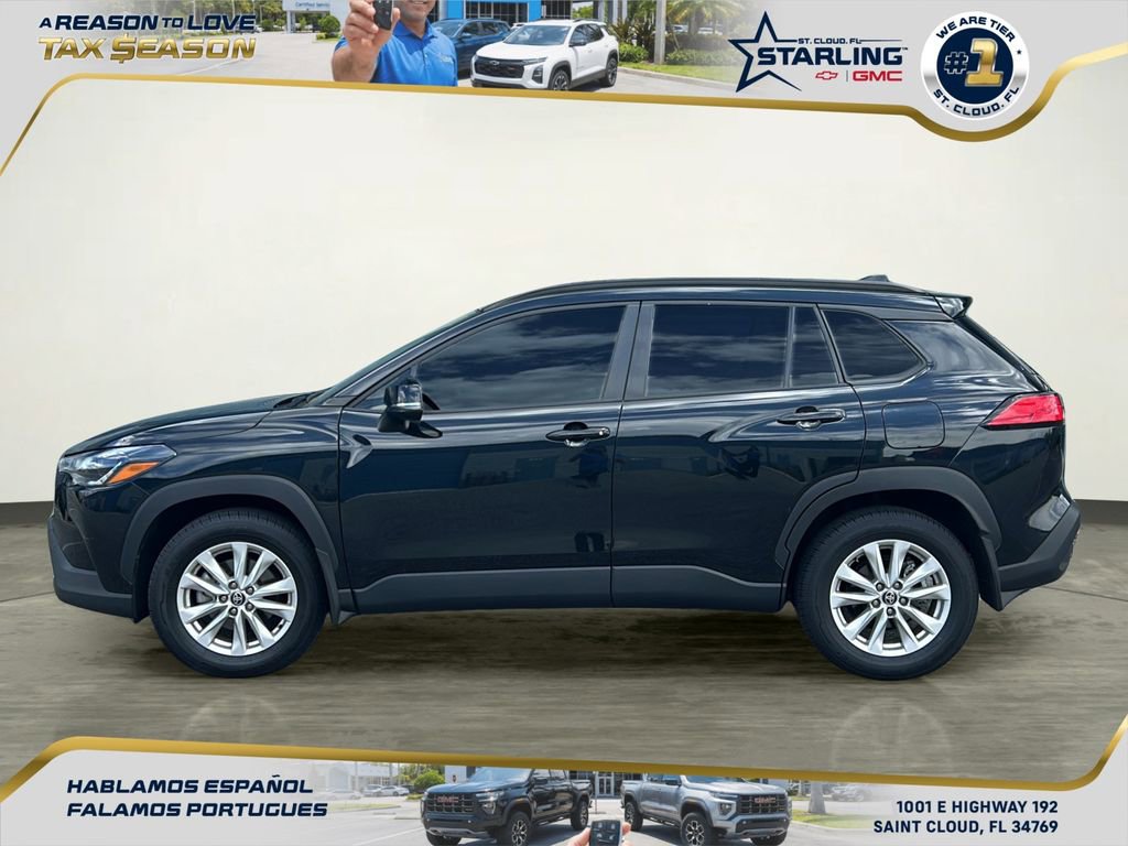 Used 2024 Toyota Corolla Cross LE image 3