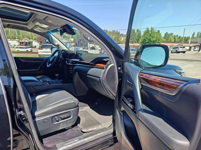 Used 2018 Lexus LX 570 4WD image 29