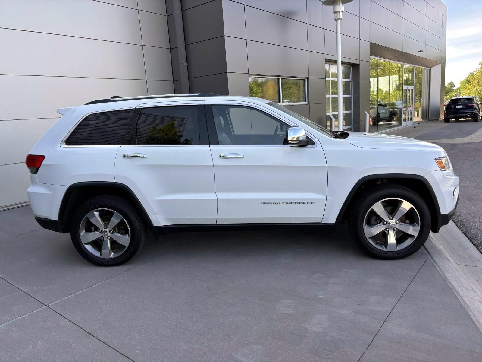 Used 2016 Jeep Grand Cherokee Limited AWD/4WD image 4