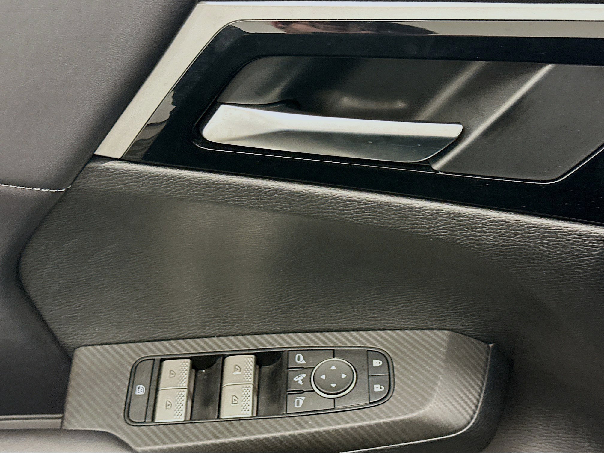 Used 2025 Mitsubishi Outlander SE image 15