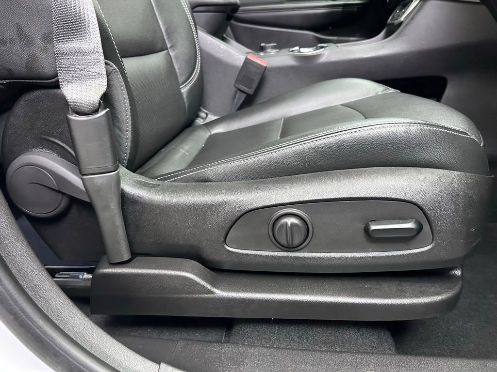 Used 2023 GMC Terrain SLT image 37