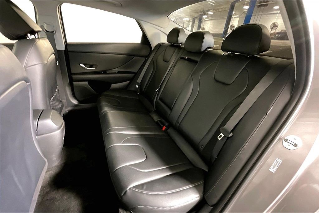 Used 2024 Hyundai Elantra Limited image 37