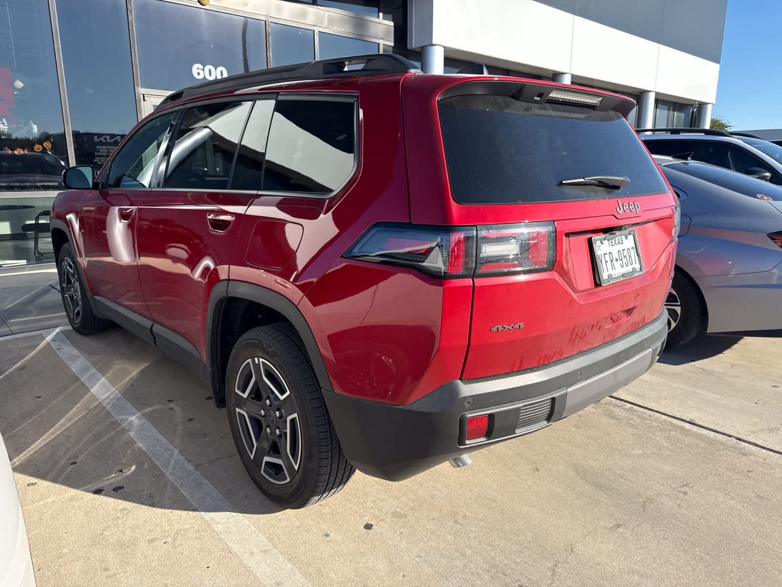 Used 2026 Jeep Cherokee Laredo AWD/4WD image 4
