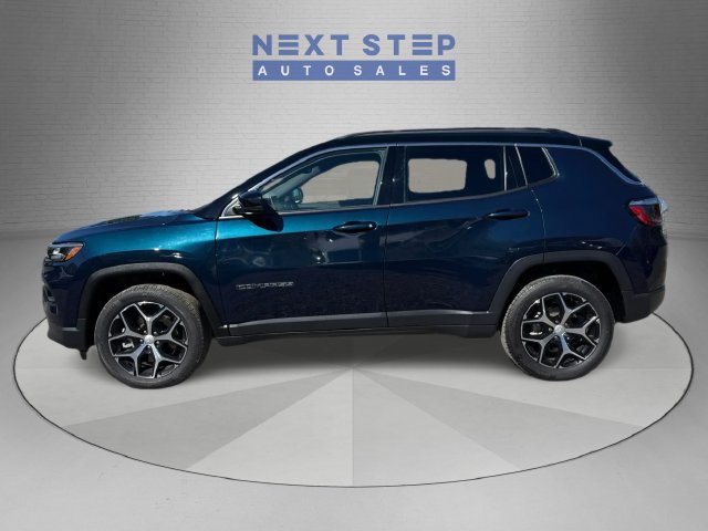 Used 2024 Jeep Compass Limited AWD/4WD image 4