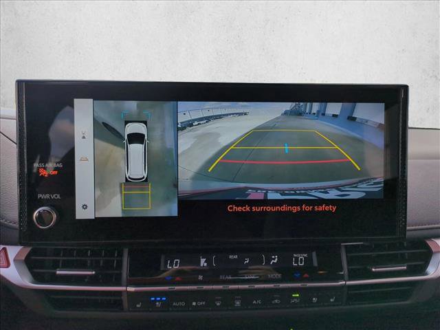 Used 2025 Toyota Sienna Platinum image 13