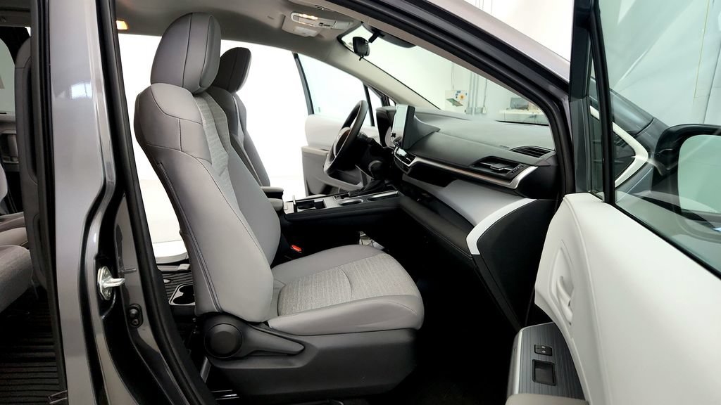 Certified 2025 Toyota Sienna LE AWD/4WD image 17