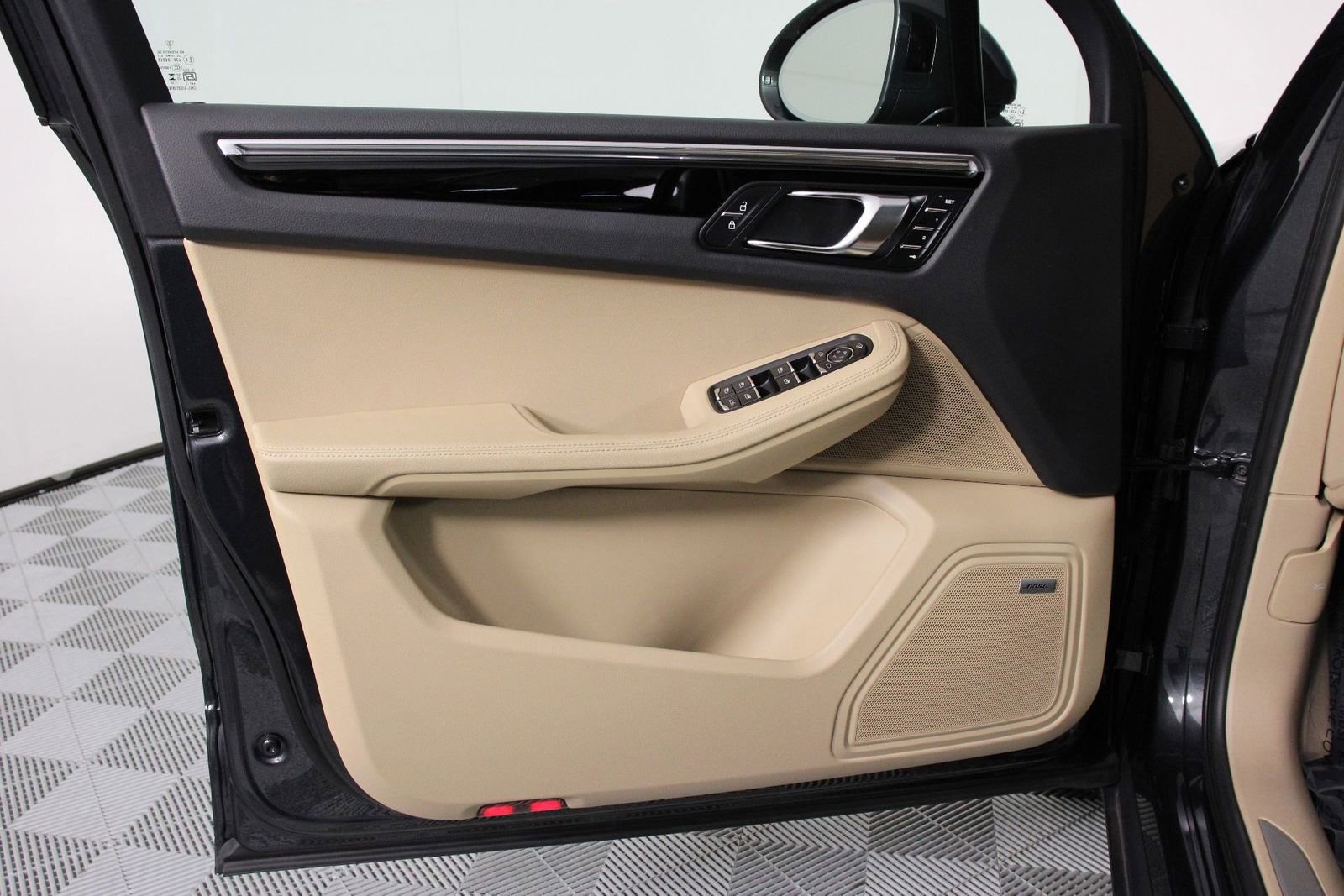 Certified 2025 Porsche Macan S image 20