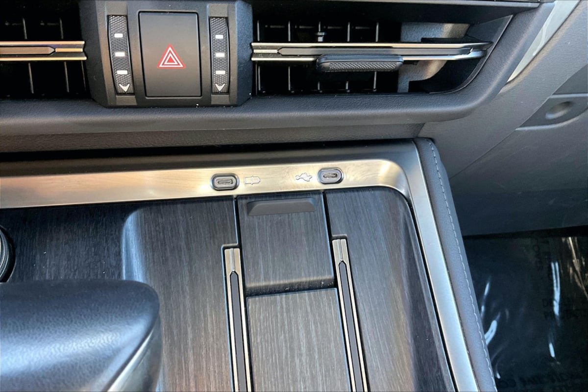 Used 2024 Lexus GX 550 w/ Accessory Package (Z1) AWD/4WD image 24