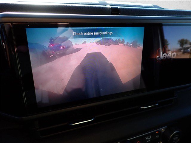 Used 2024 Jeep Wrangler Unlimited AWD/4WD image 21