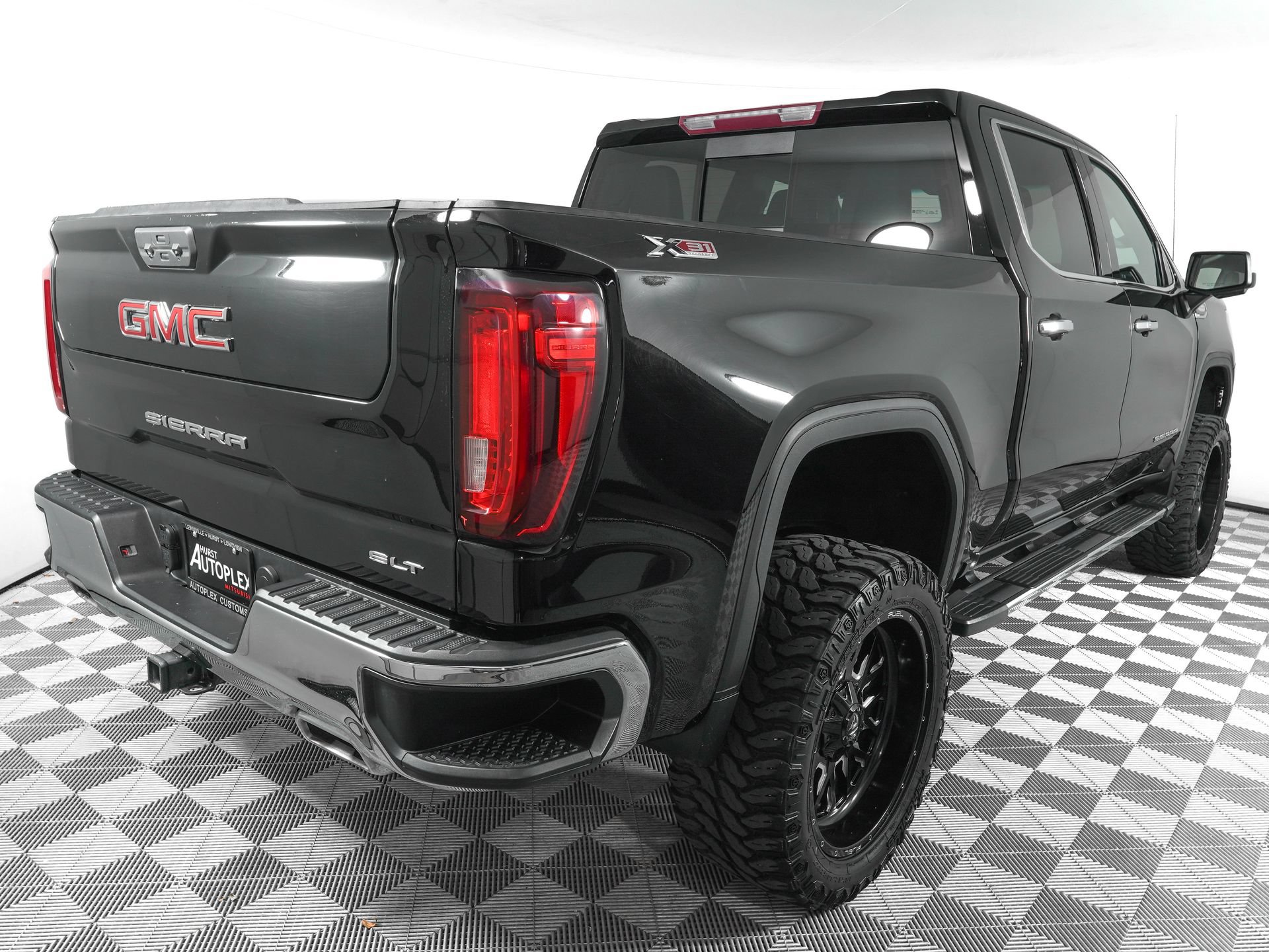 Used 2023 GMC Sierra 1500 SLT AWD/4WD image 4