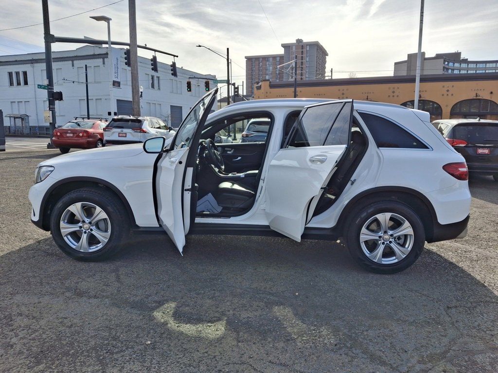Used 2018 Mercedes-Benz GLC 300 4MATIC image 15