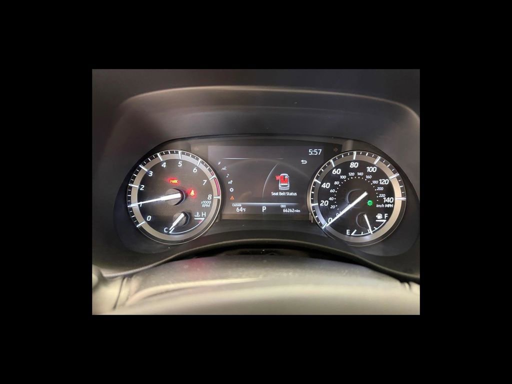 Used 2021 Toyota Highlander XLE AWD/4WD image 15