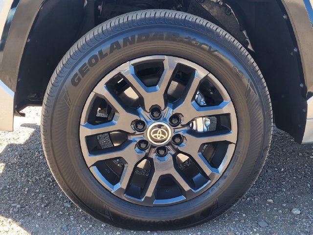 Used 2024 Toyota Tundra Platinum AWD/4WD image 9