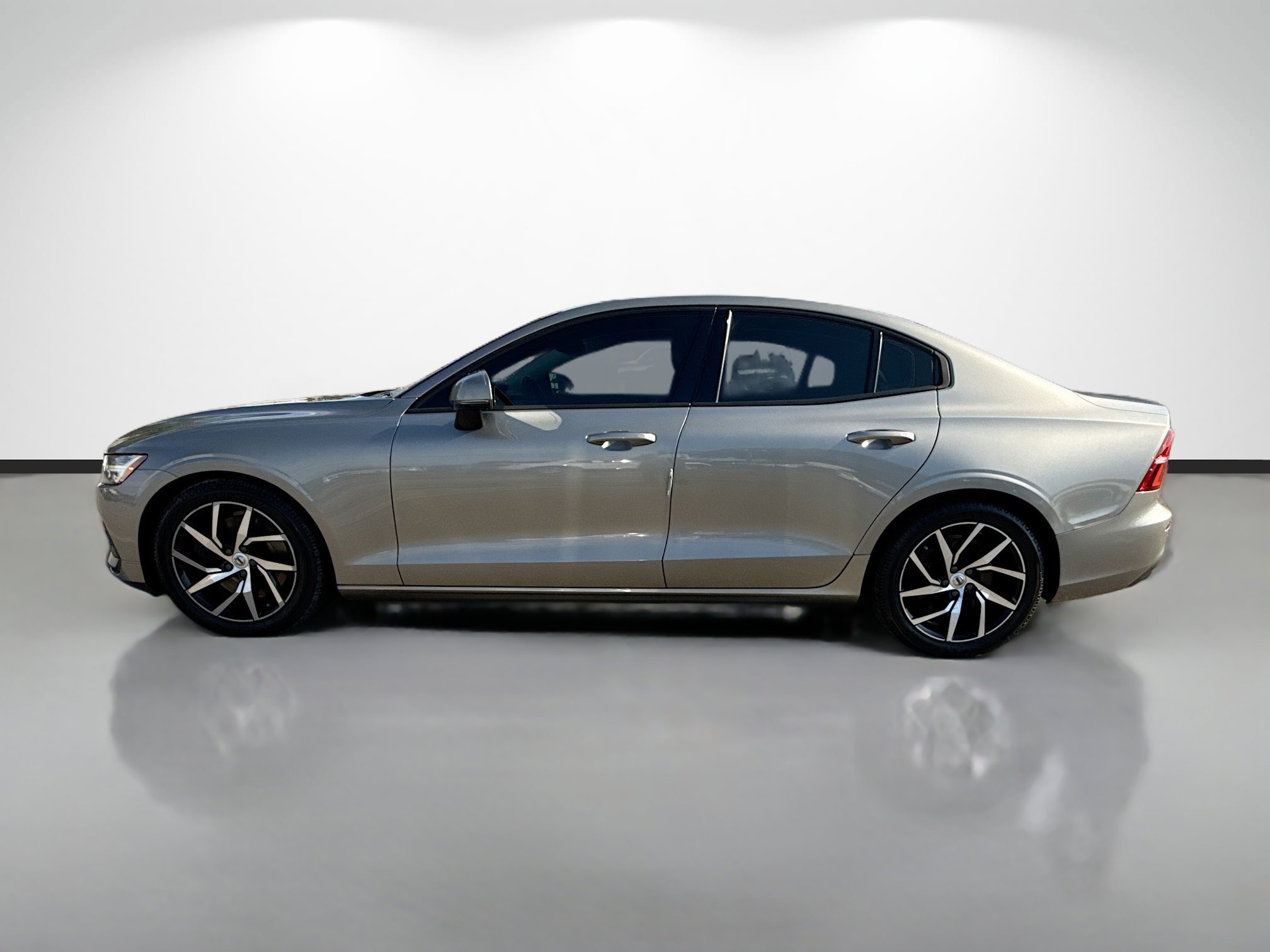 Used 2020 Volvo S60 T6 Momentum image 6