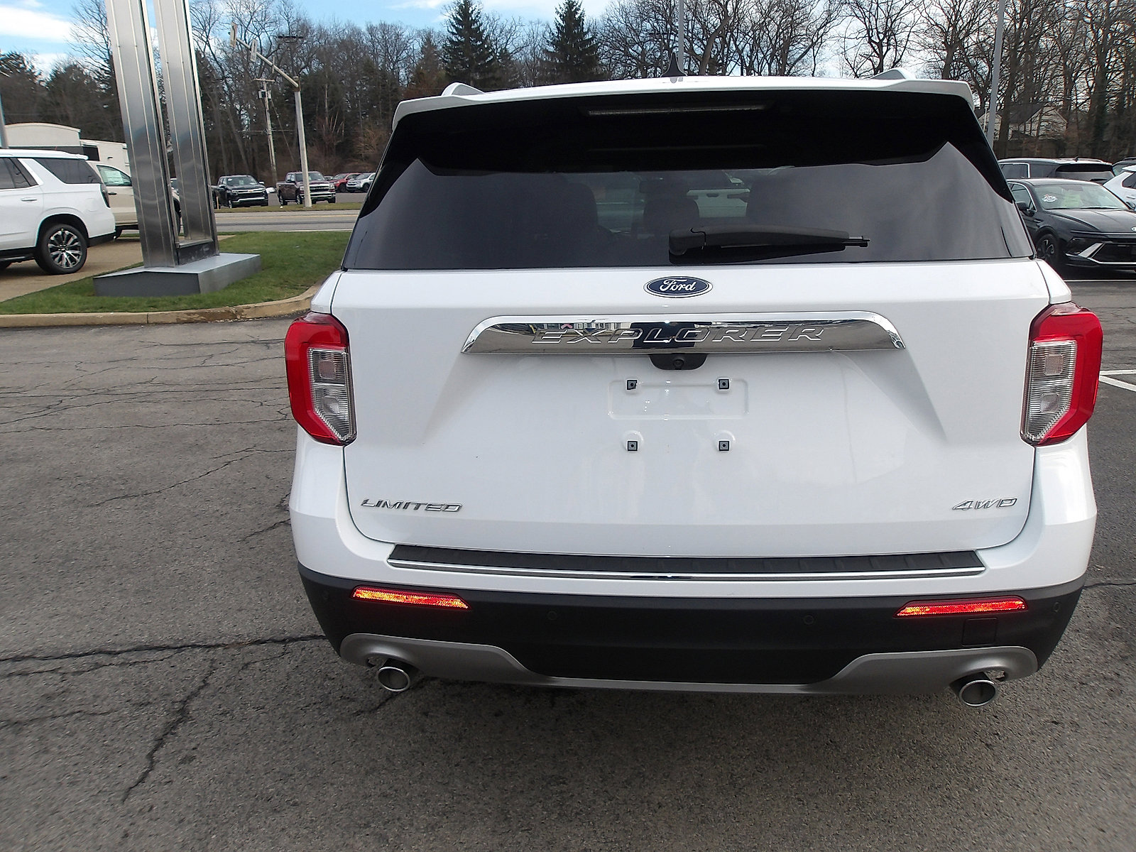 Used 2023 Ford Explorer Limited image 6