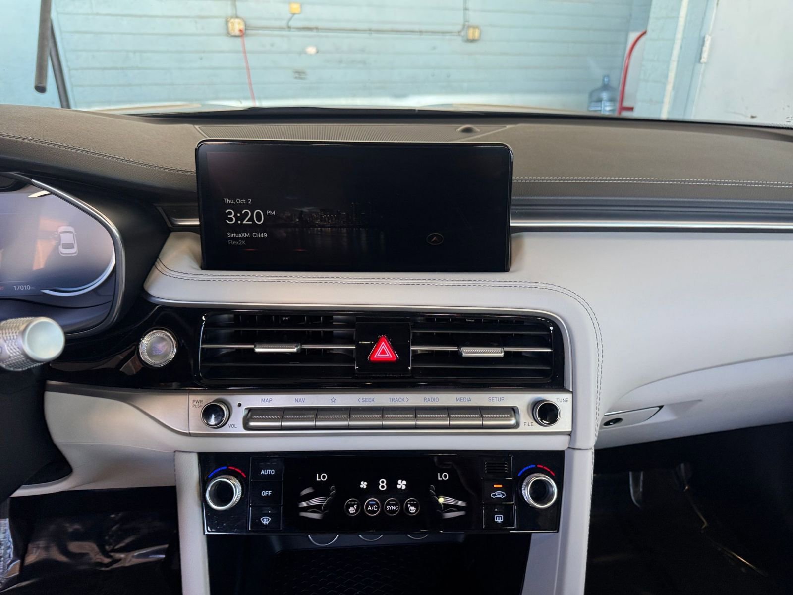 Used 2025 Genesis G70 2.5T image 18