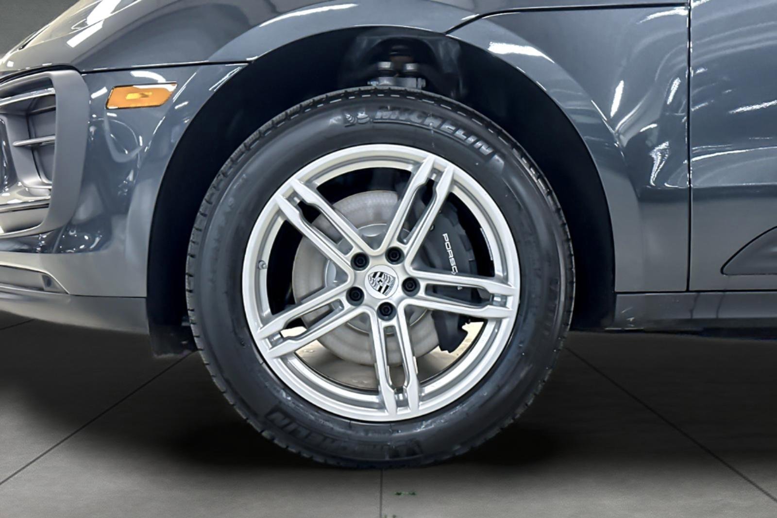 Certified 2025 Porsche Macan image 12