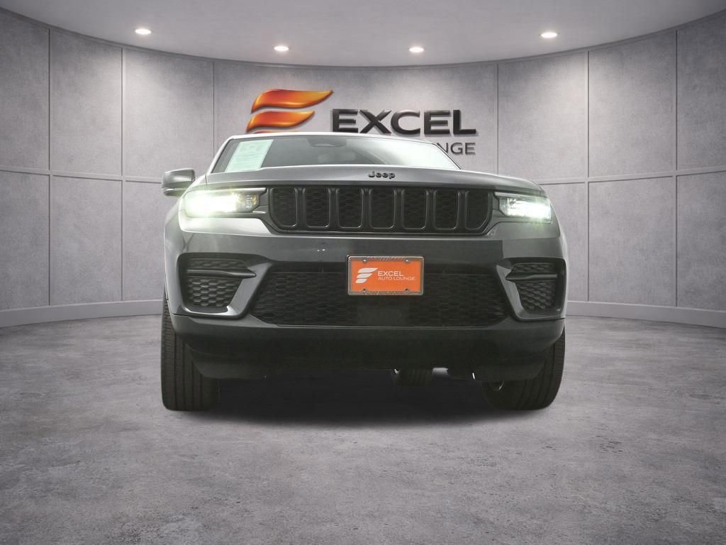 Used 2022 Jeep Grand Cherokee Altitude AWD/4WD image 46