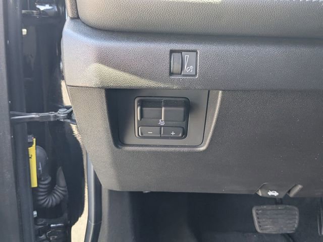 Used 2023 Chevrolet Colorado LT w/ LT Convenience Package II AWD/4WD image 12