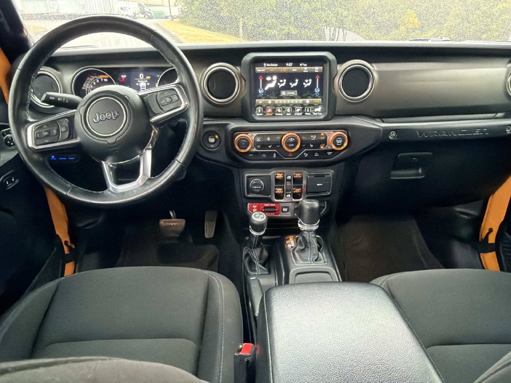 Used 2021 Jeep Wrangler Unlimited Rubicon 4xe w/ Cold Weather Group AWD/4WD image 17