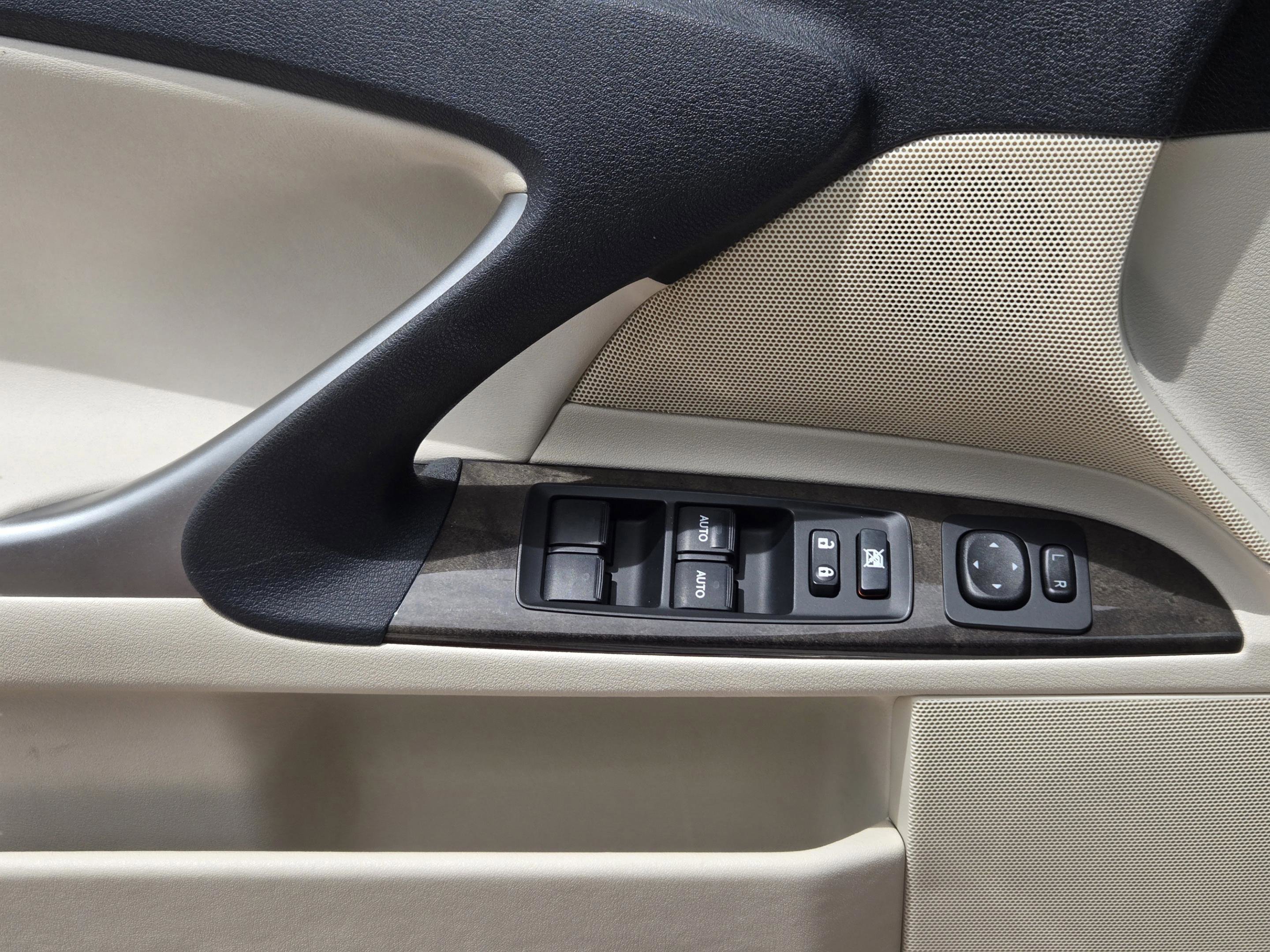 Used 2010 Lexus IS 250C RWD image 20