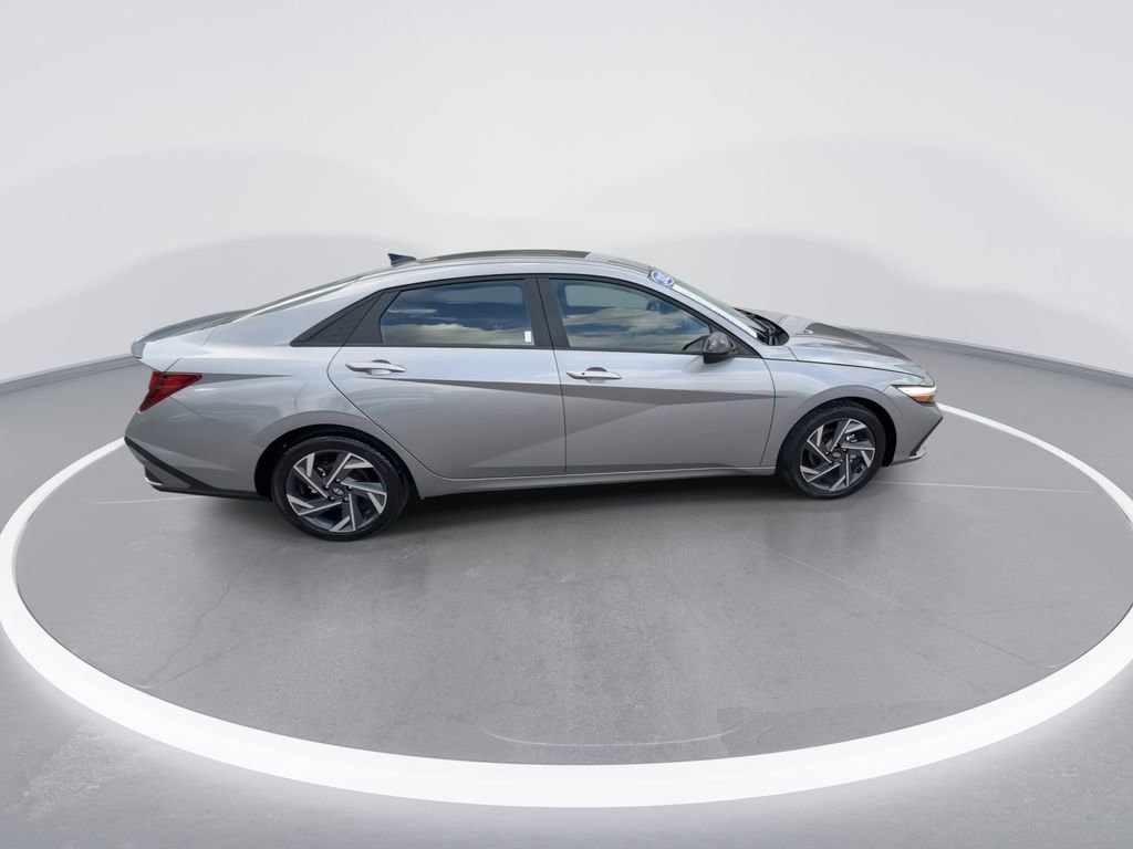 Used 2025 Hyundai Elantra Sport FWD image 9