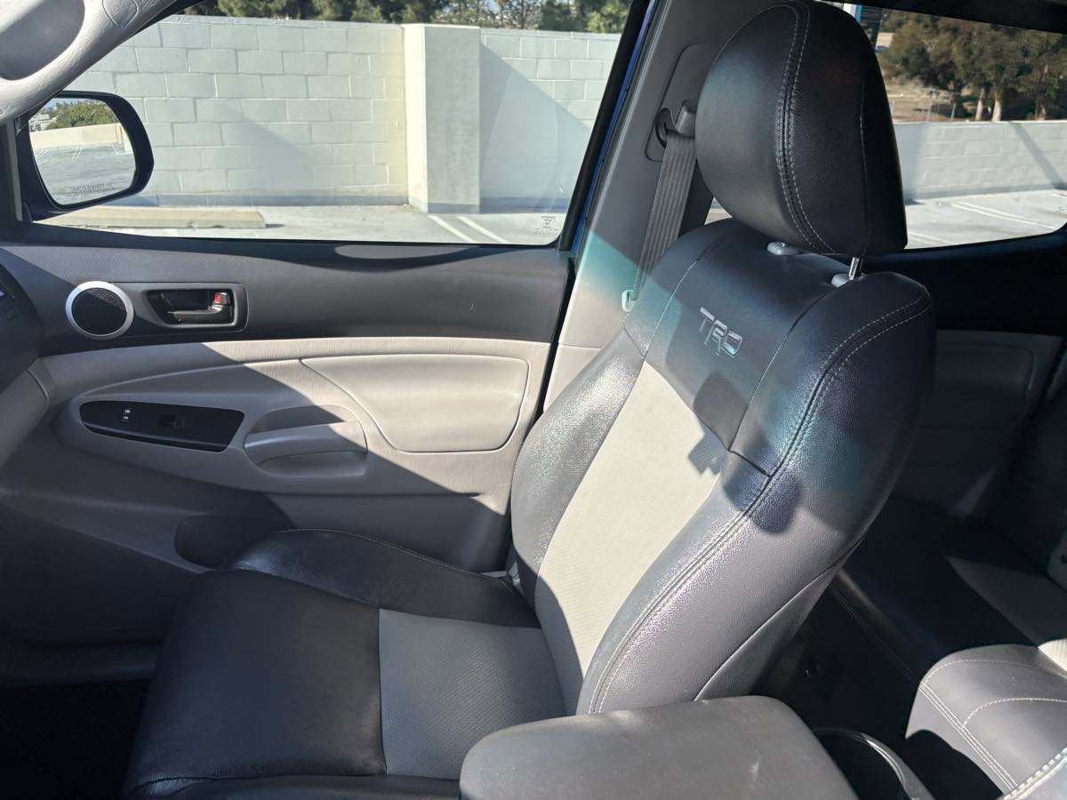 Used 2015 Toyota Tacoma 4x4 Double Cab w/ TRD Sport Package image 25