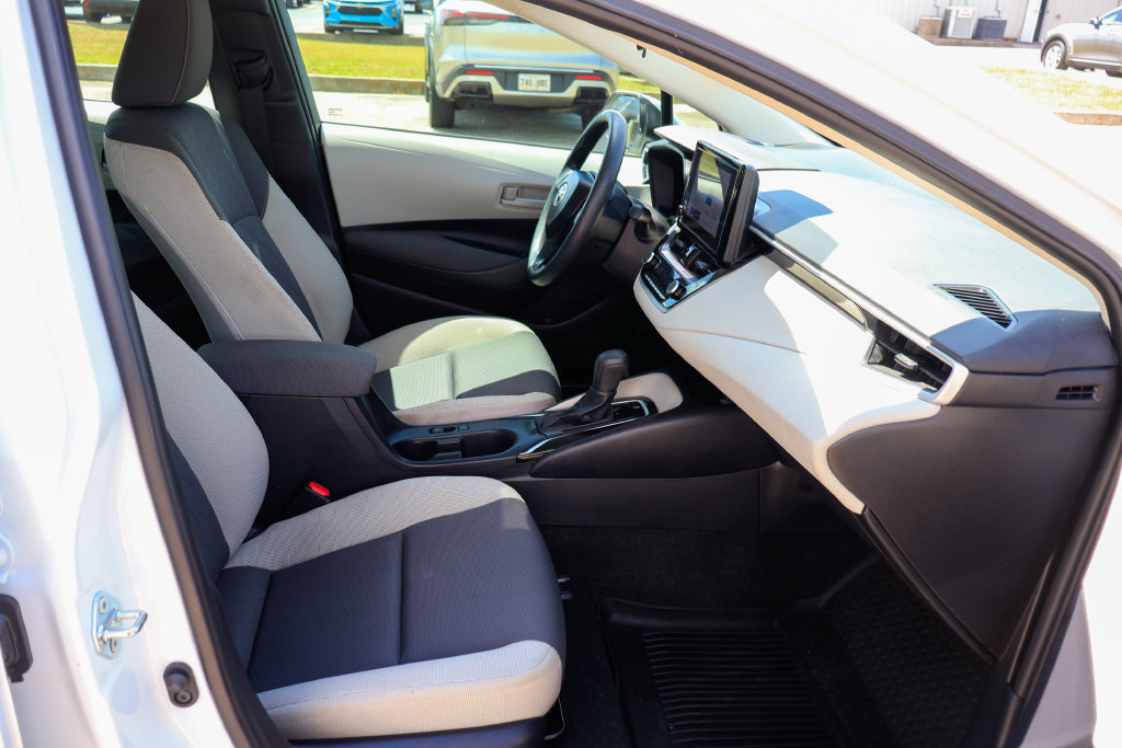 Used 2026 Toyota Corolla LE w/ LE Premium Package FWD image 10