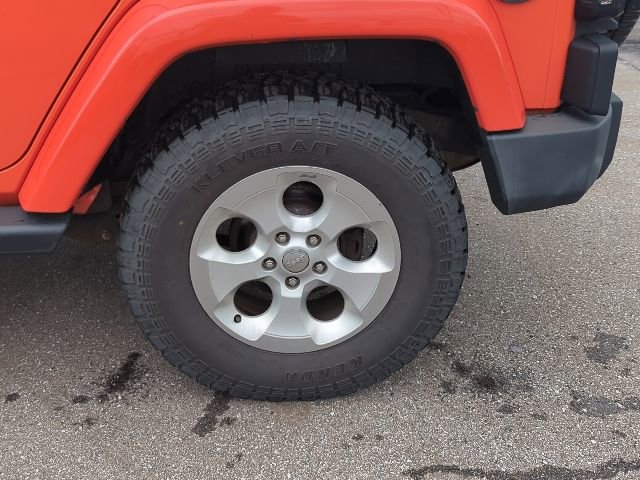 Used 2015 Jeep Wrangler Unlimited Sahara w/ Connectivity Group AWD/4WD image 29