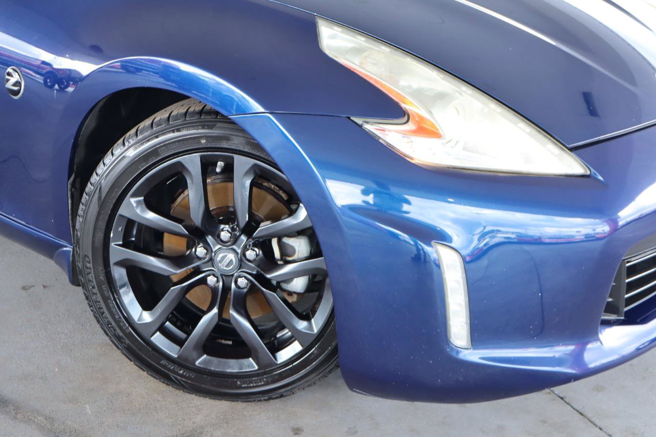 Used 2017 Nissan 370Z Coupe RWD image 4