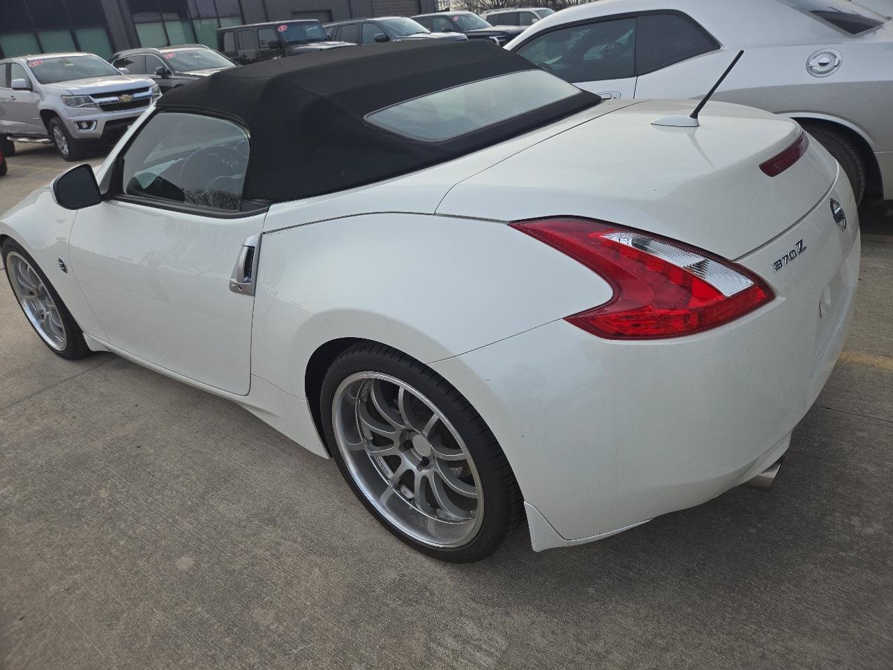 Used 2016 Nissan 370Z Touring RWD image 5