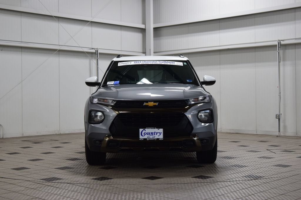 Used 2023 Chevrolet TrailBlazer ACTIV w/ Convenience Package AWD/4WD image 2