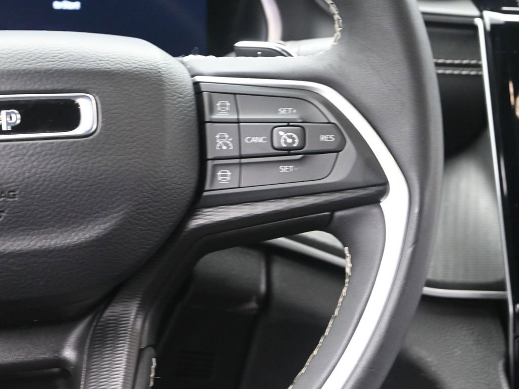Used 2024 Jeep Grand Cherokee L Laredo AWD/4WD image 31