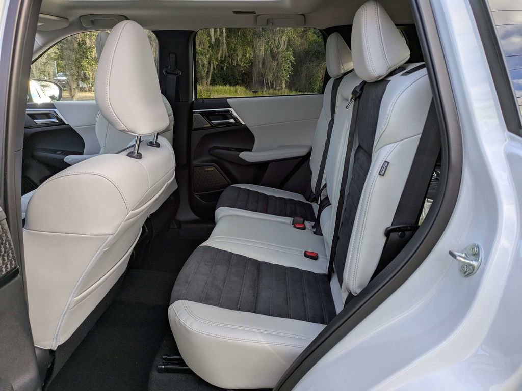 New 2026 Mitsubishi Outlander SE FWD image 14
