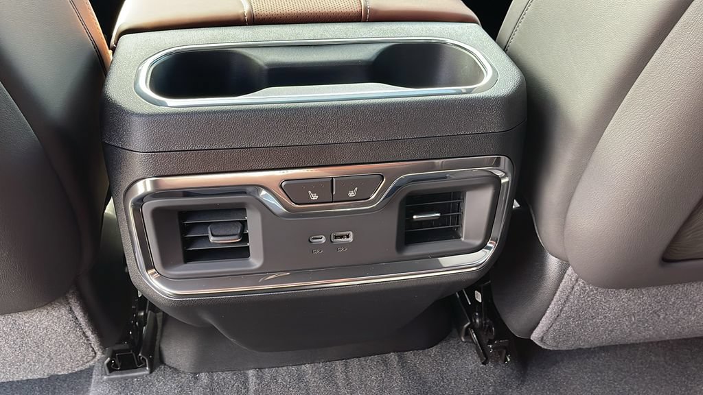New 2026 GMC Sierra 3500 Denali Ultimate AWD/4WD image 17