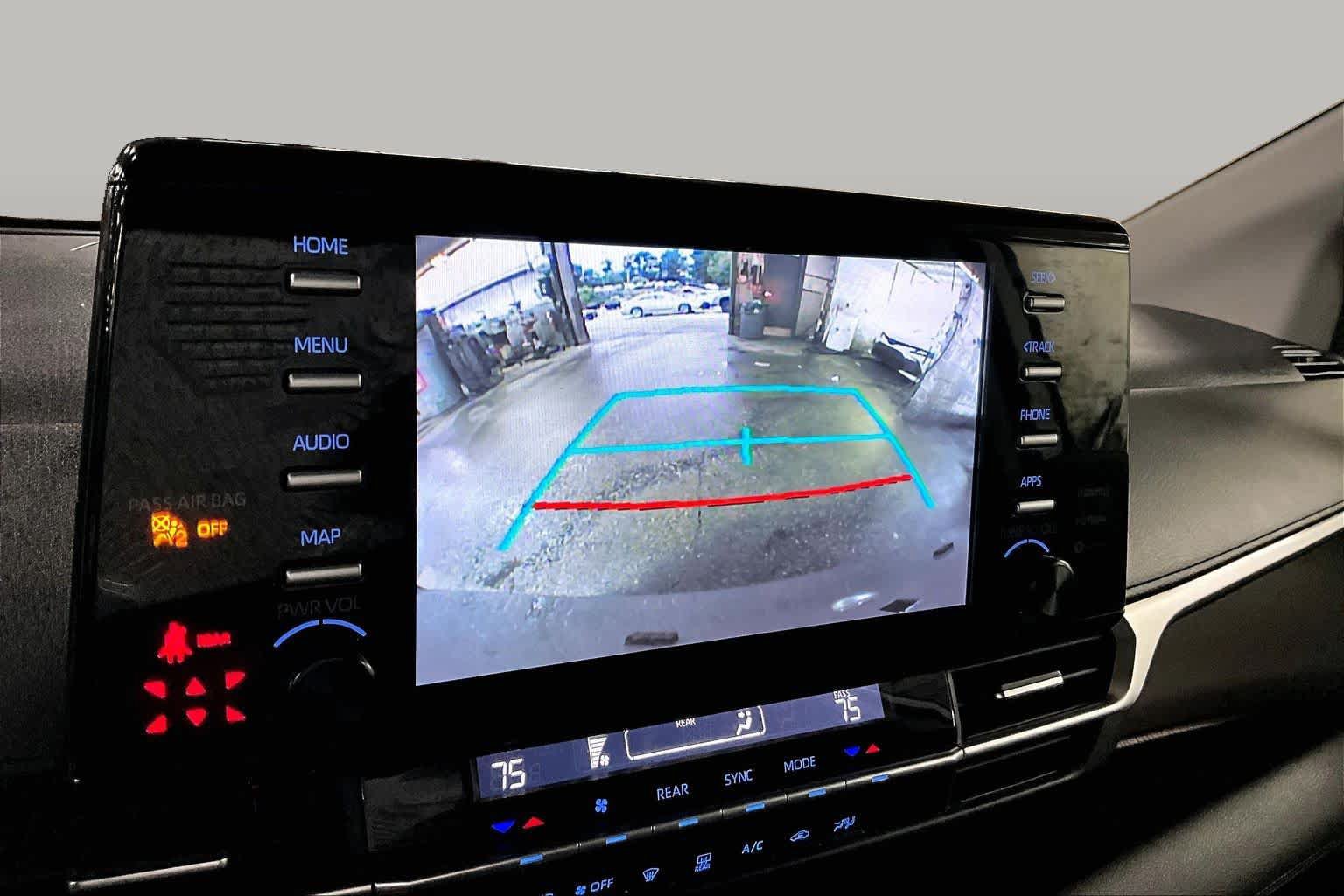 Used 2024 Toyota Sienna LE FWD image 27