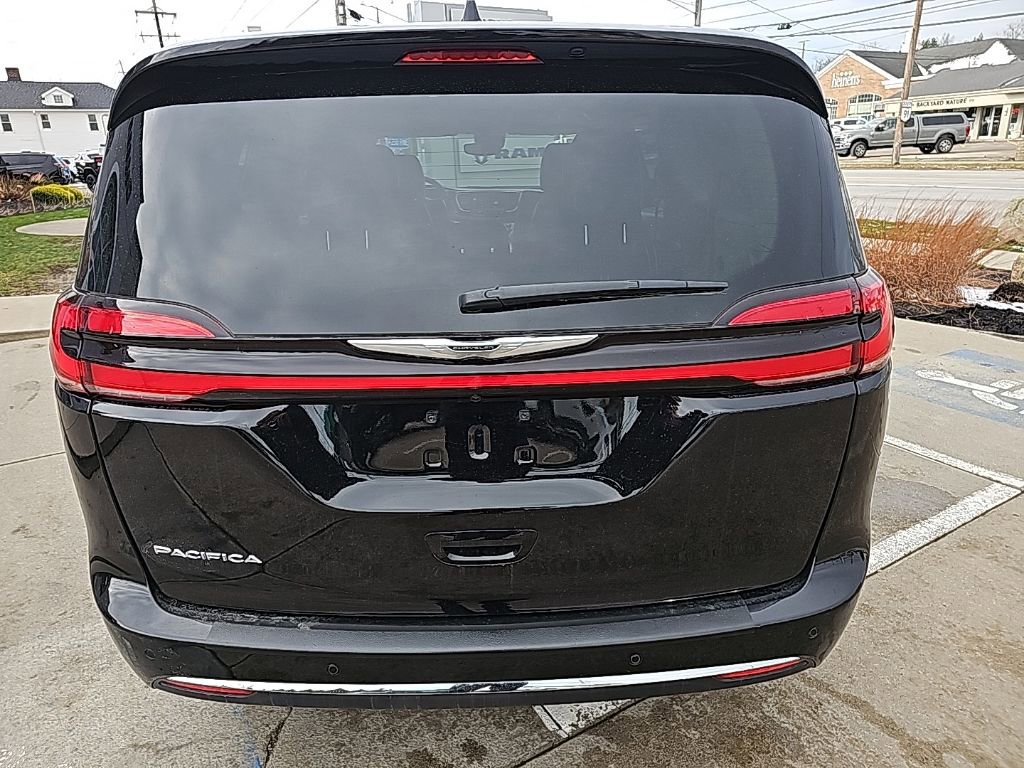 Certified 2024 Chrysler Pacifica Touring-L image 13