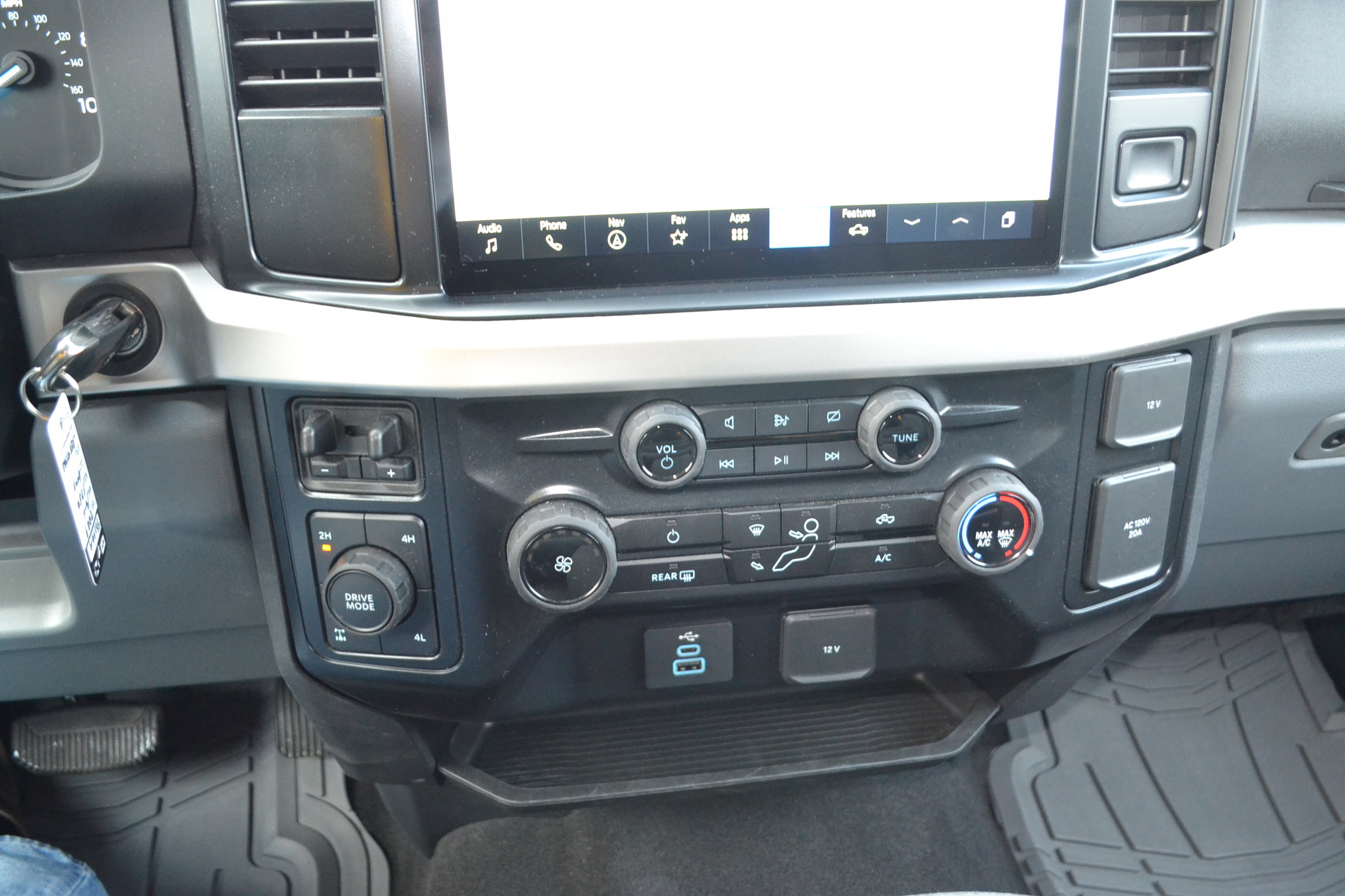 Certified 2024 Ford F250 XLT w/ 360-Degree Camera Package image 15