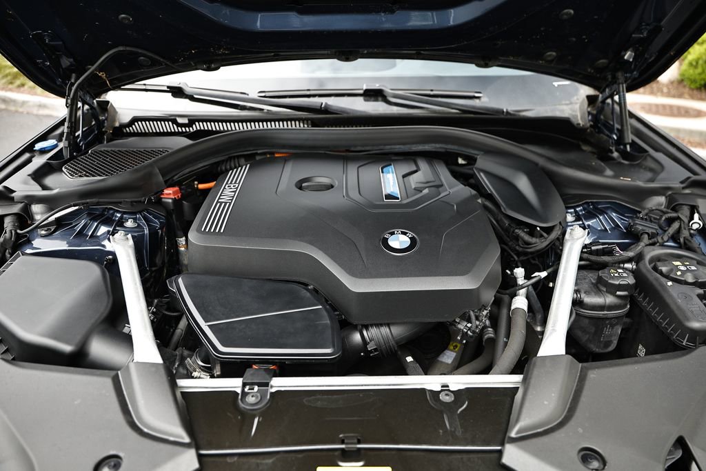Used 2023 BMW 530e xDrive w/ M Sport Package AWD/4WD image 29